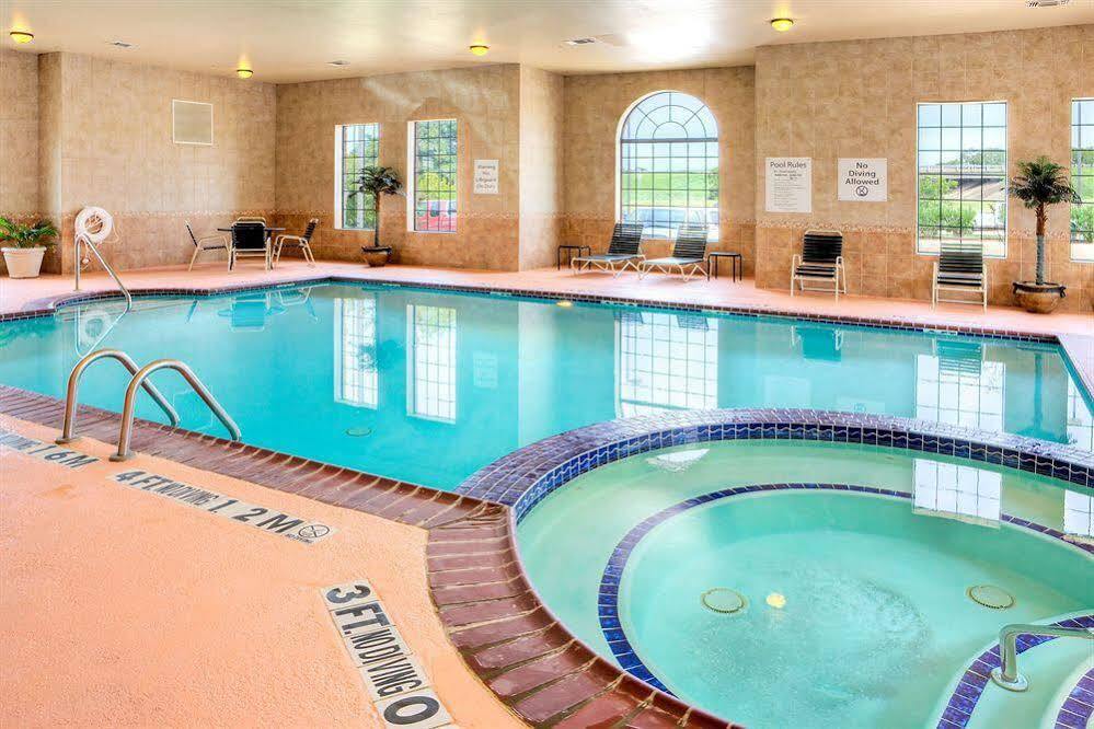 Holiday Inn Express And Suites Granbury By Ihg Eksteriør bilde